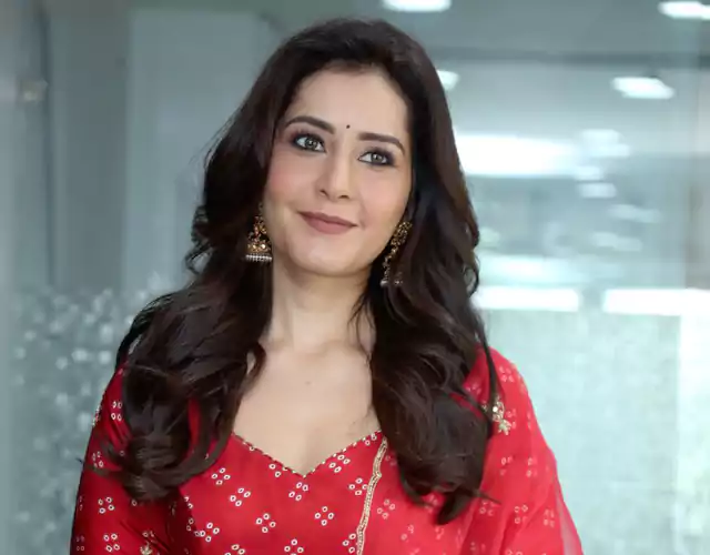 Raasi Khanna Telusu Kada Interview Photos